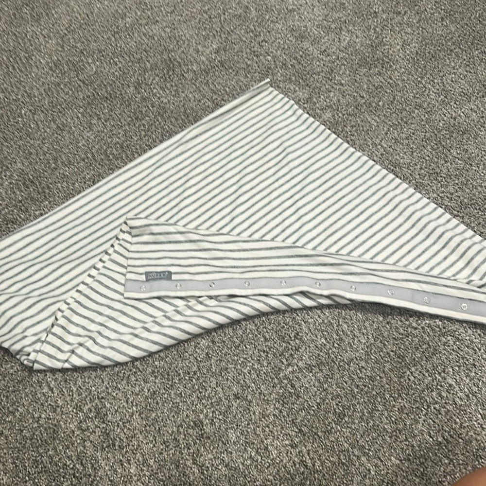 Nuroo nursing scarf